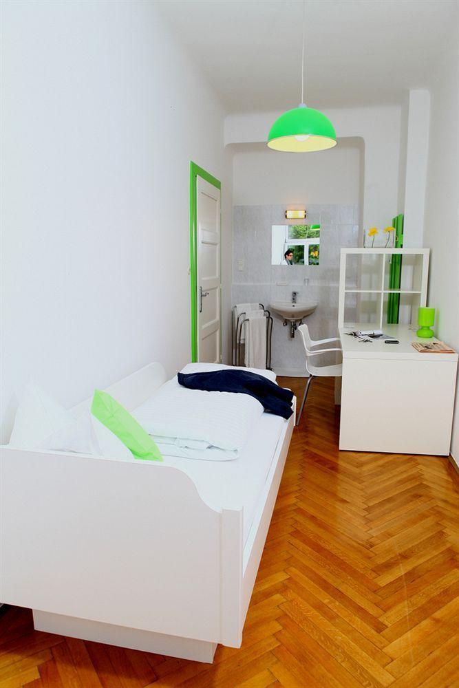 Hostel & Guesthouse Kaiser 23 Виена Екстериор снимка