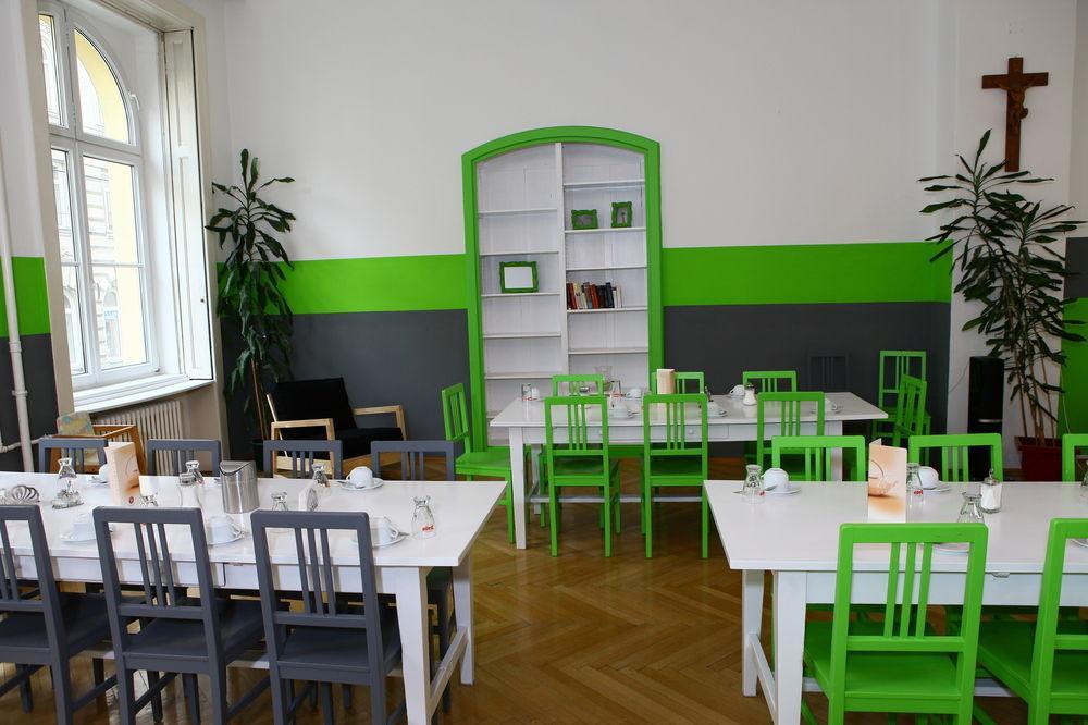 Hostel & Guesthouse Kaiser 23 Виена Екстериор снимка