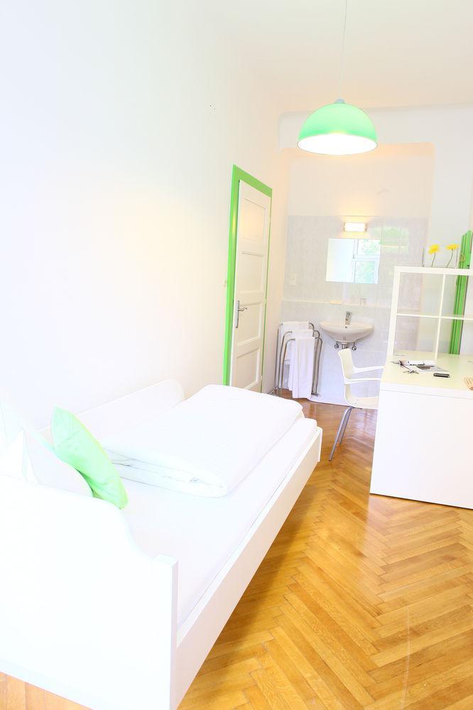 Hostel & Guesthouse Kaiser 23 Виена Екстериор снимка