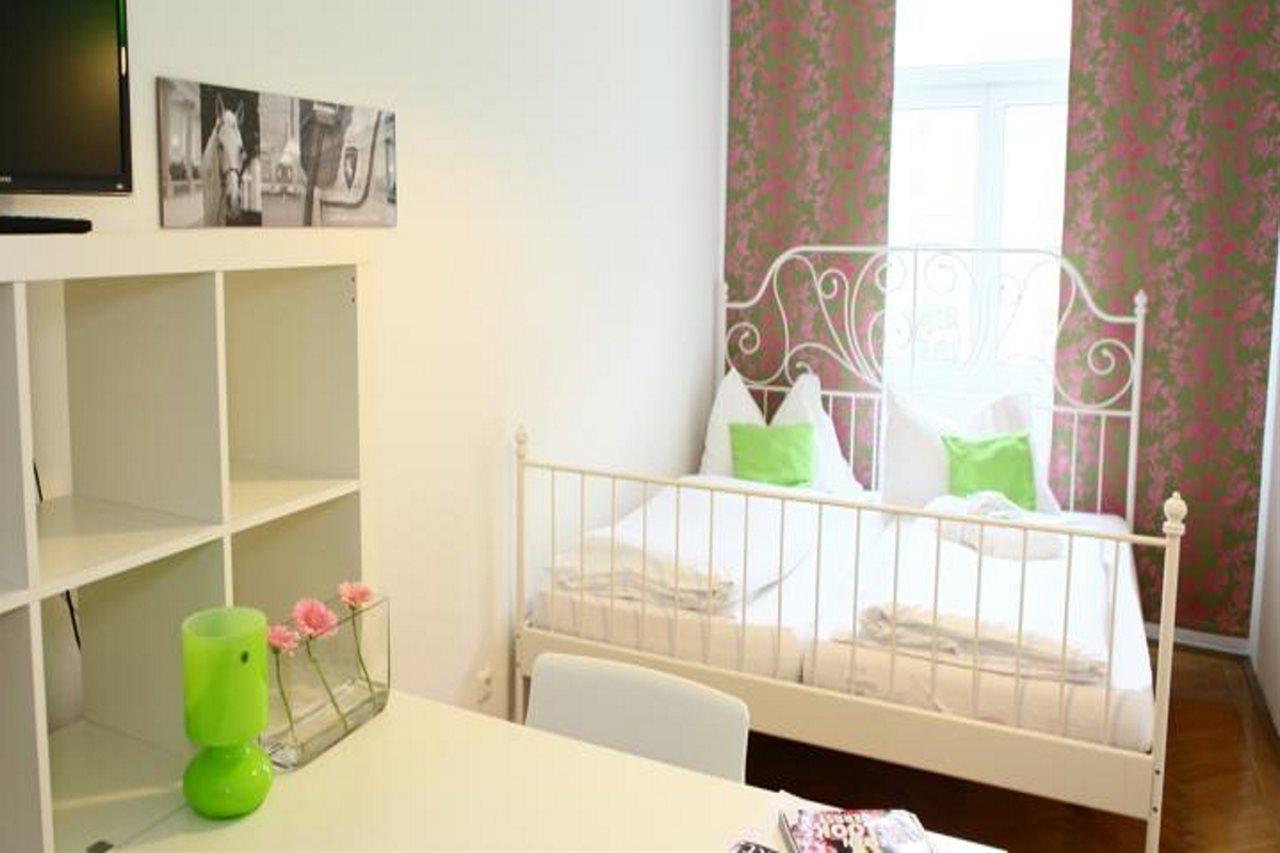 Hostel & Guesthouse Kaiser 23 Виена Екстериор снимка