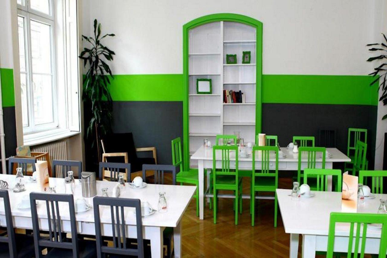 Hostel & Guesthouse Kaiser 23 Виена Екстериор снимка